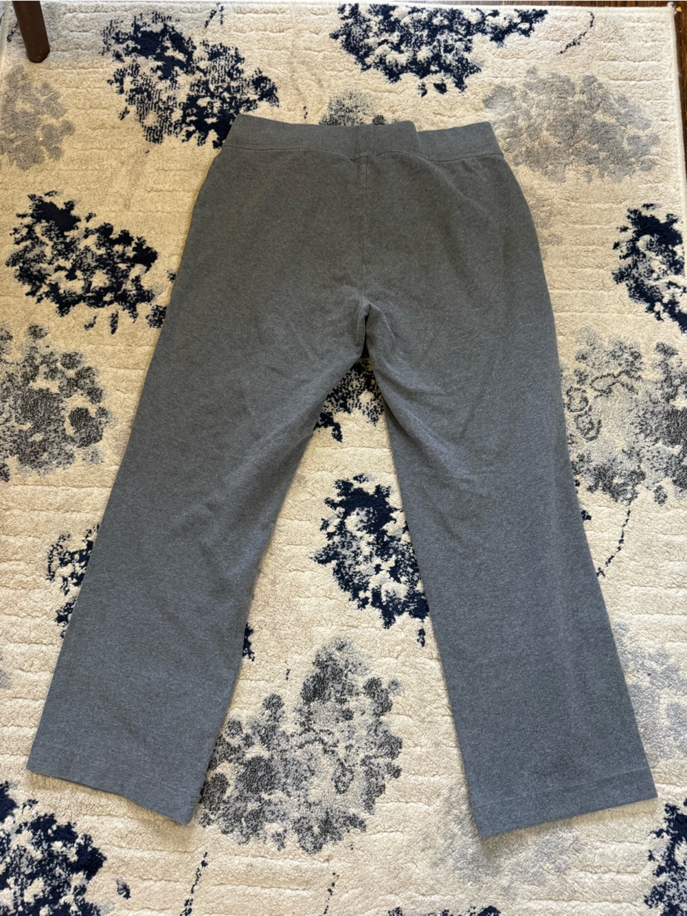 Lands' End Women’s pants' Gray Knit Pants medium petite - Picture 2 of 4